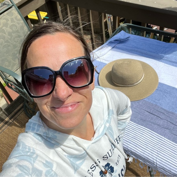 Allure Genesis Sunglasses, Oversized Black & Gold - Picture 9 of 9